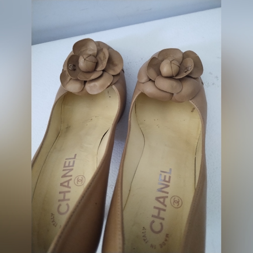 CHANEL TAN PUMP'S - Picture 3 of 9